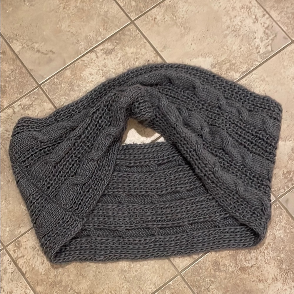 Chunky Cable Knit Infinity Scarf in Charcoal Gray